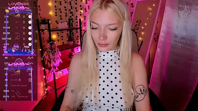 AnyaTaylor_ webcam
