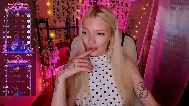AnyaTaylor_ webcam