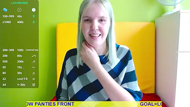Ultra_Meow live cam on StripChat
