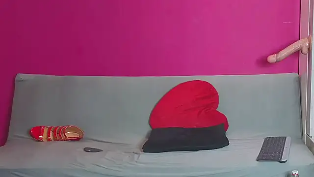 Young_Strawberry webcam