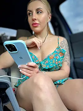 MilfNextDoor20 webcam