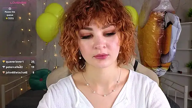 Kira__Fluffy live cam on StripChat