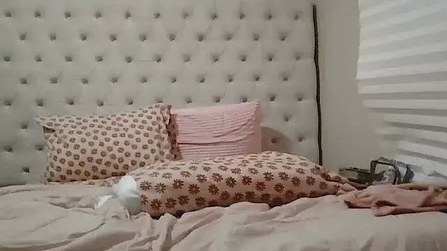 beautylovess live cam on StripChat