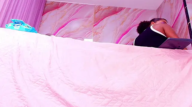 sofi_decker webcam