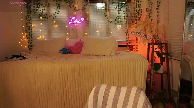 LoraDollie webcam