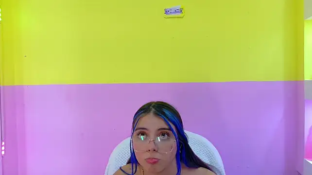Kyomi_Hunt webcam