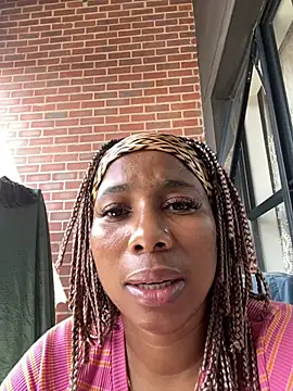 CurvyDesire1 live cam on StripChat