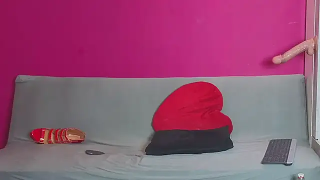 Young_Strawberry webcam