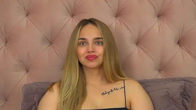 AnitaVenture live cam on StripChat