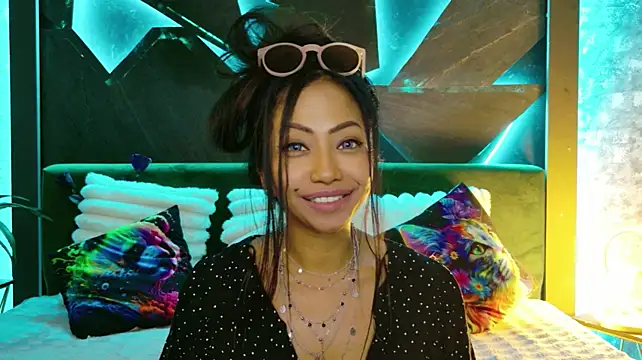 ElyaQuinn webcam