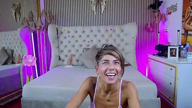 PlayfulShow webcam