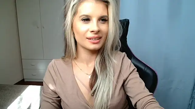KristineGlow webcam
