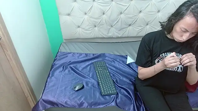 amoremerchmar webcam