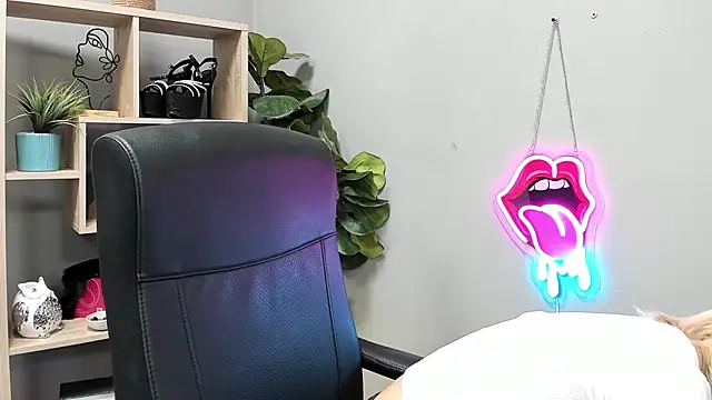 SweetLilyxo webcam