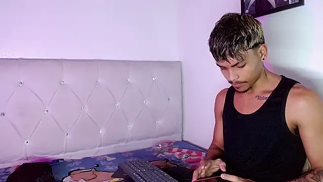 Angel_foxc13 webcam