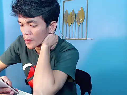 Natsboii live cam on StripChat