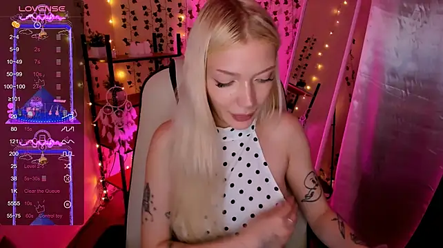 AnyaTaylor_ webcam