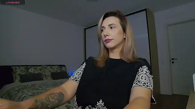 KhloeK webcam