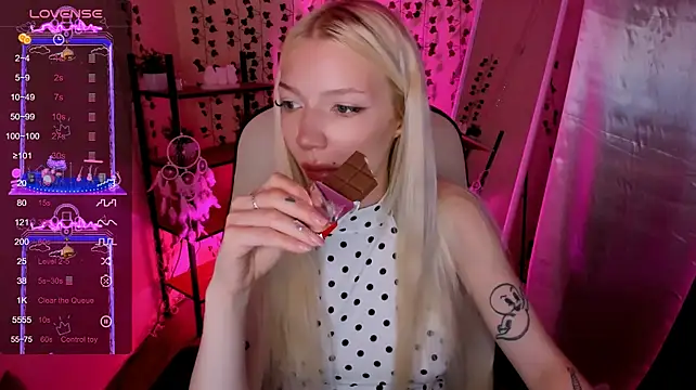 AnyaTaylor_ webcam