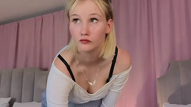 CrystalLili webcam