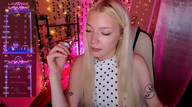 AnyaTaylor_ webcam