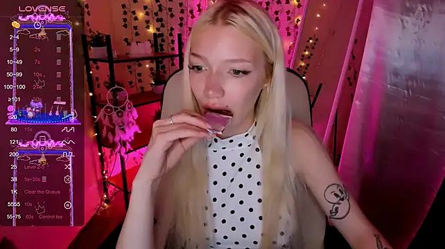 AnyaTaylor_ webcam