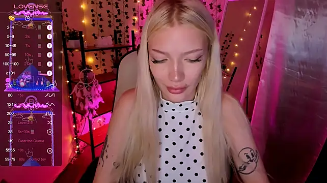 AnyaTaylor_ webcam
