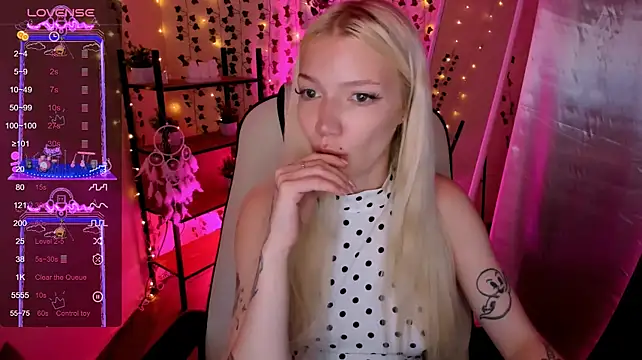 AnyaTaylor_ webcam