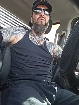 Beardedtattood live cam on StripChat