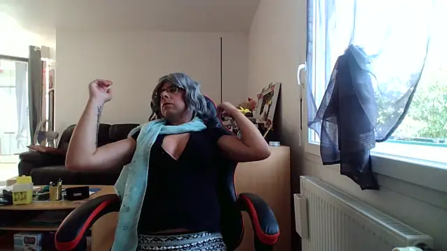 Sexylilou webcam