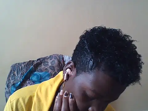 Pretty-Leaa webcam