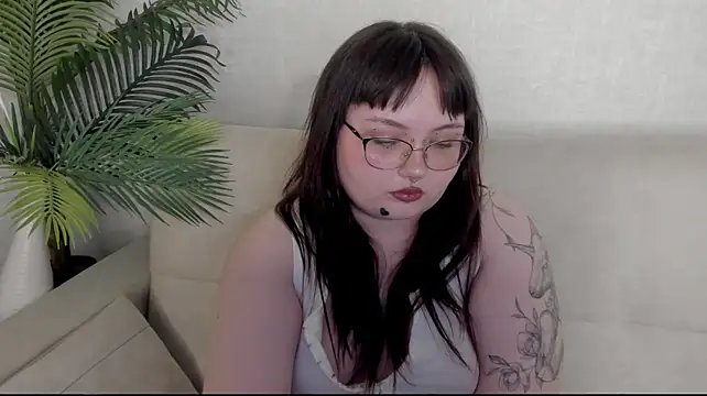 Niki_Glow webcam
