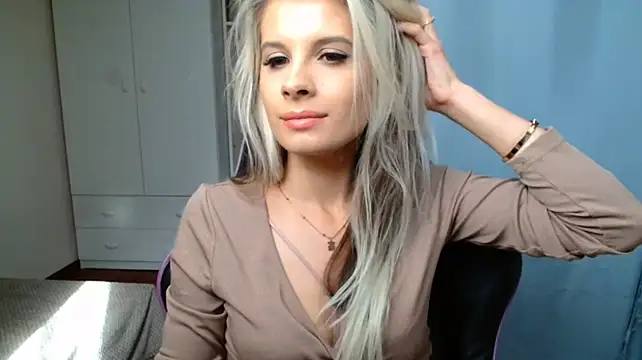KristineGlow webcam