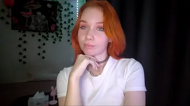 RedAriana webcam