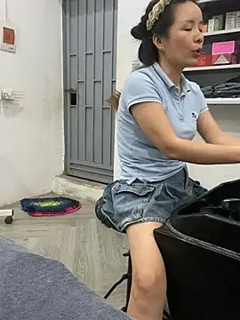 Ivy_Trix2 live cam on StripChat
