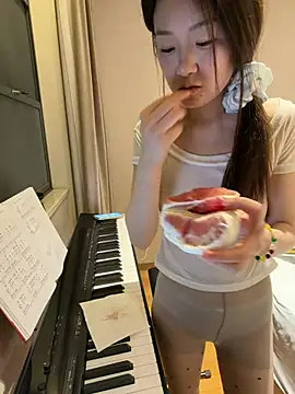 pingguo127 (F young) - 穿上丝袜，舔鸡巴
