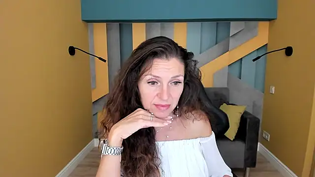 EllaLong webcam
