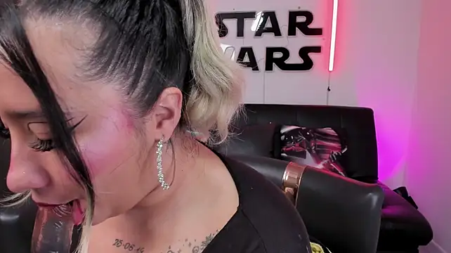 miss_danika webcam