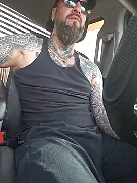 Beardedtattood live cam on StripChat