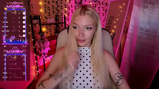 AnyaTaylor_ webcam
