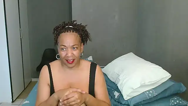 Lillyan_N live cam on StripChat