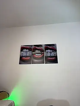 downsonMia webcam