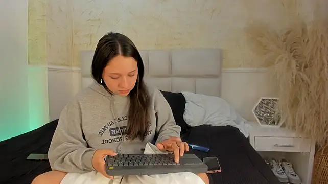MissyAndNova webcam