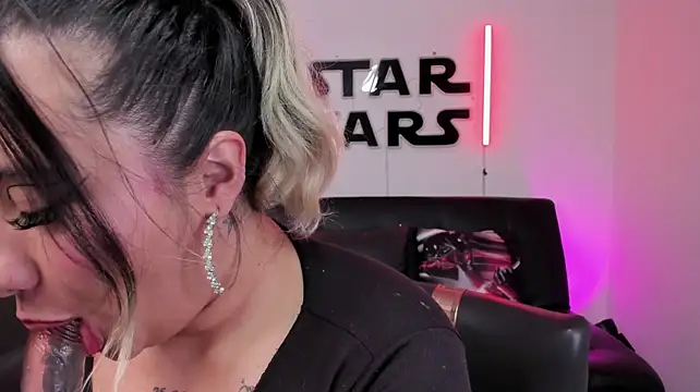 miss_danika webcam