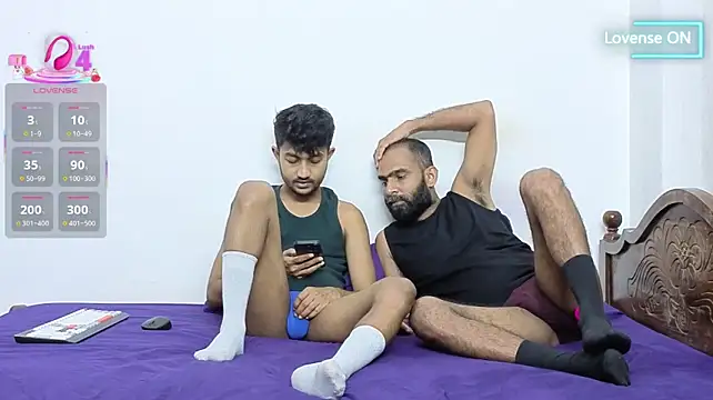 DesiDaddyandSon webcam