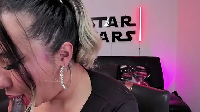 miss_danika webcam