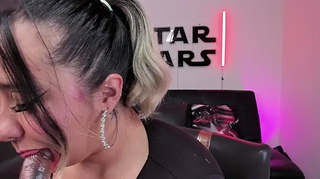 miss_danika webcam