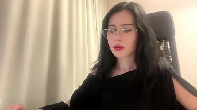 AteEtonian live cam preview