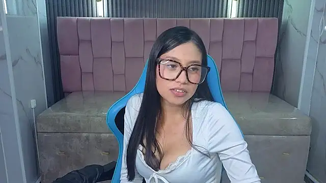 Eimy18_b live cam on StripChat