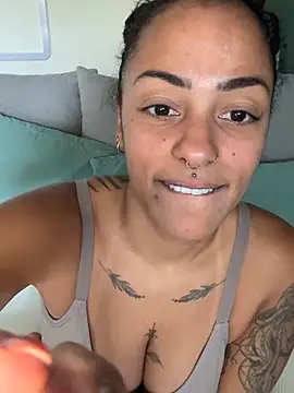 SweetPetiteNoir webcam